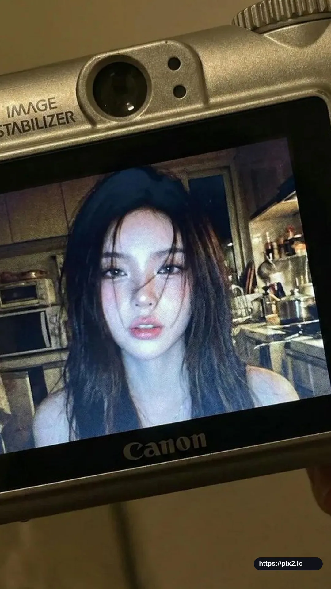 디지털 카메라 화면 속 인물 사진